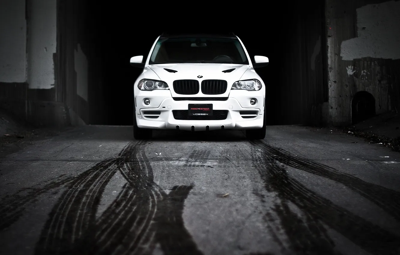 Photo wallpaper white, BMW, BMW, white, the front part, crossover, tire tracks