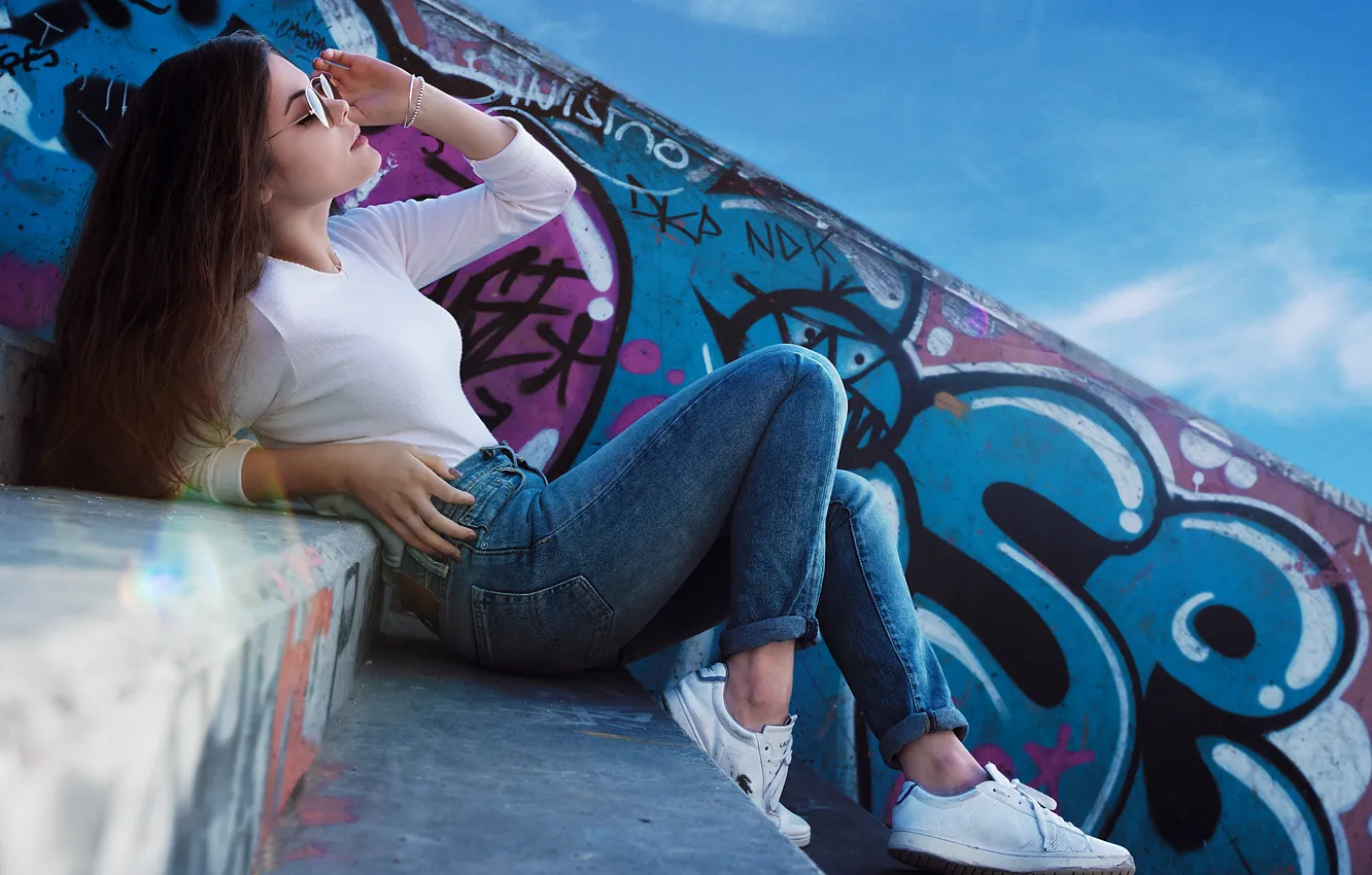 Photo wallpaper girl, pose, graffiti, hair, jeans, glasses, stage, Laura