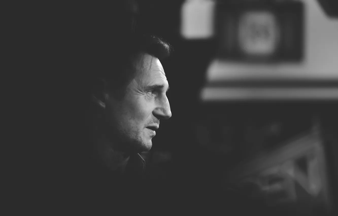 Photo wallpaper silhouette, black and white, silhouette, Liam Neeson, Liam Neeson, black &amp; white