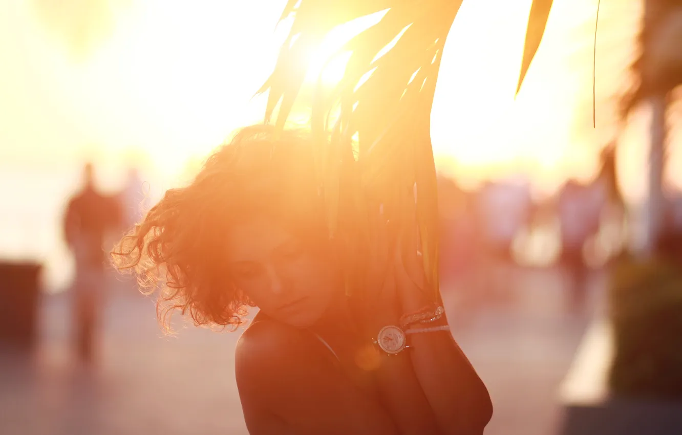 Photo wallpaper leaves, girl, sunset, watch, curls