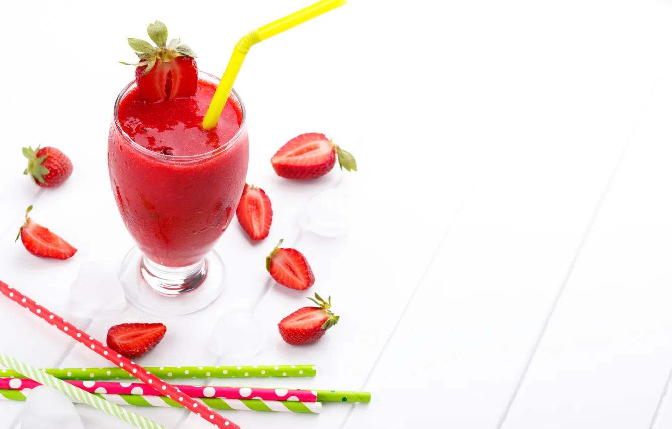 Photo wallpaper glass, berries, strawberry, fresh, smoothies