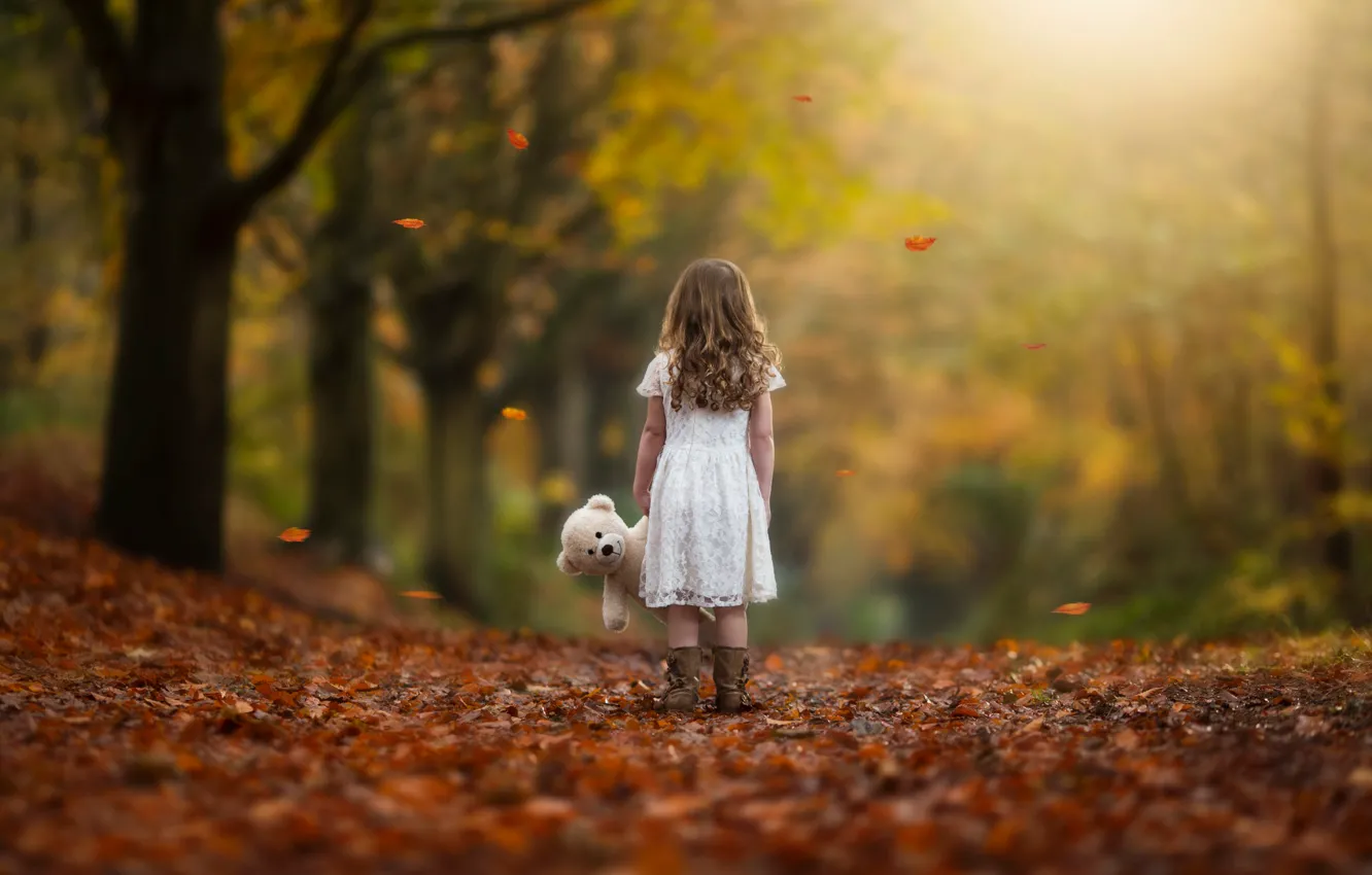 Photo wallpaper autumn, bear, girl