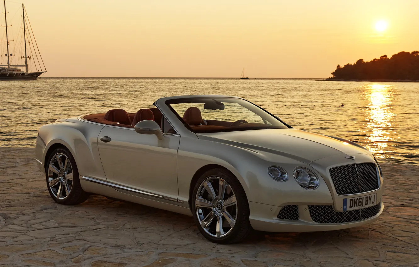 Photo wallpaper the sky, water, the sun, sunset, shore, sailboat, Bentley, Continental