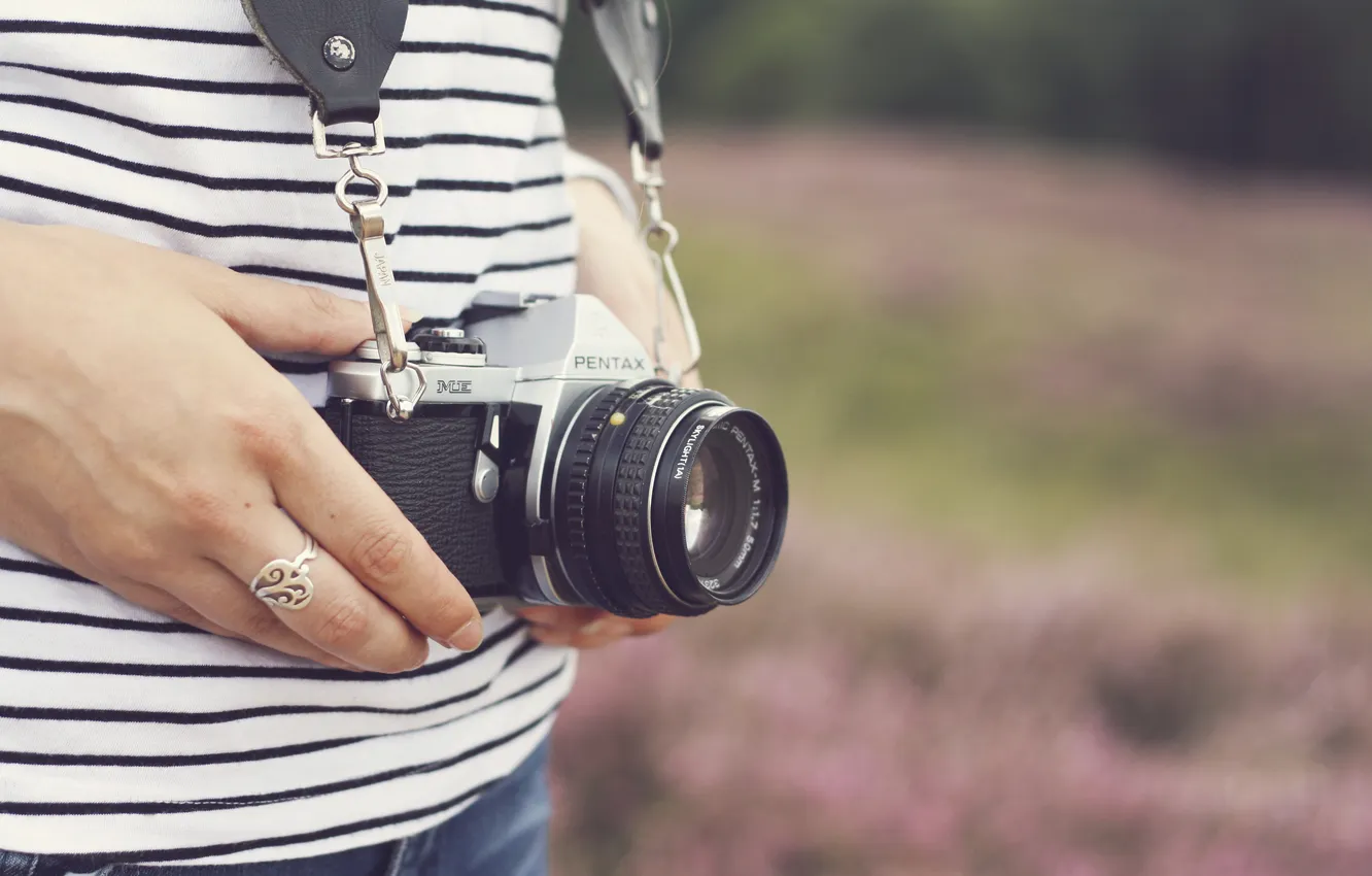 Photo wallpaper girl, ring, the camera