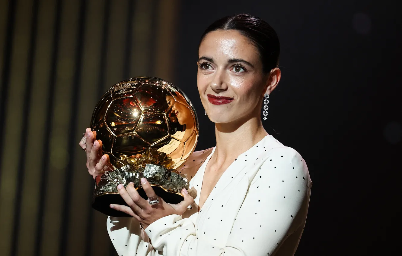Photo wallpaper football, women, Golden ball, Aitana Bonmati