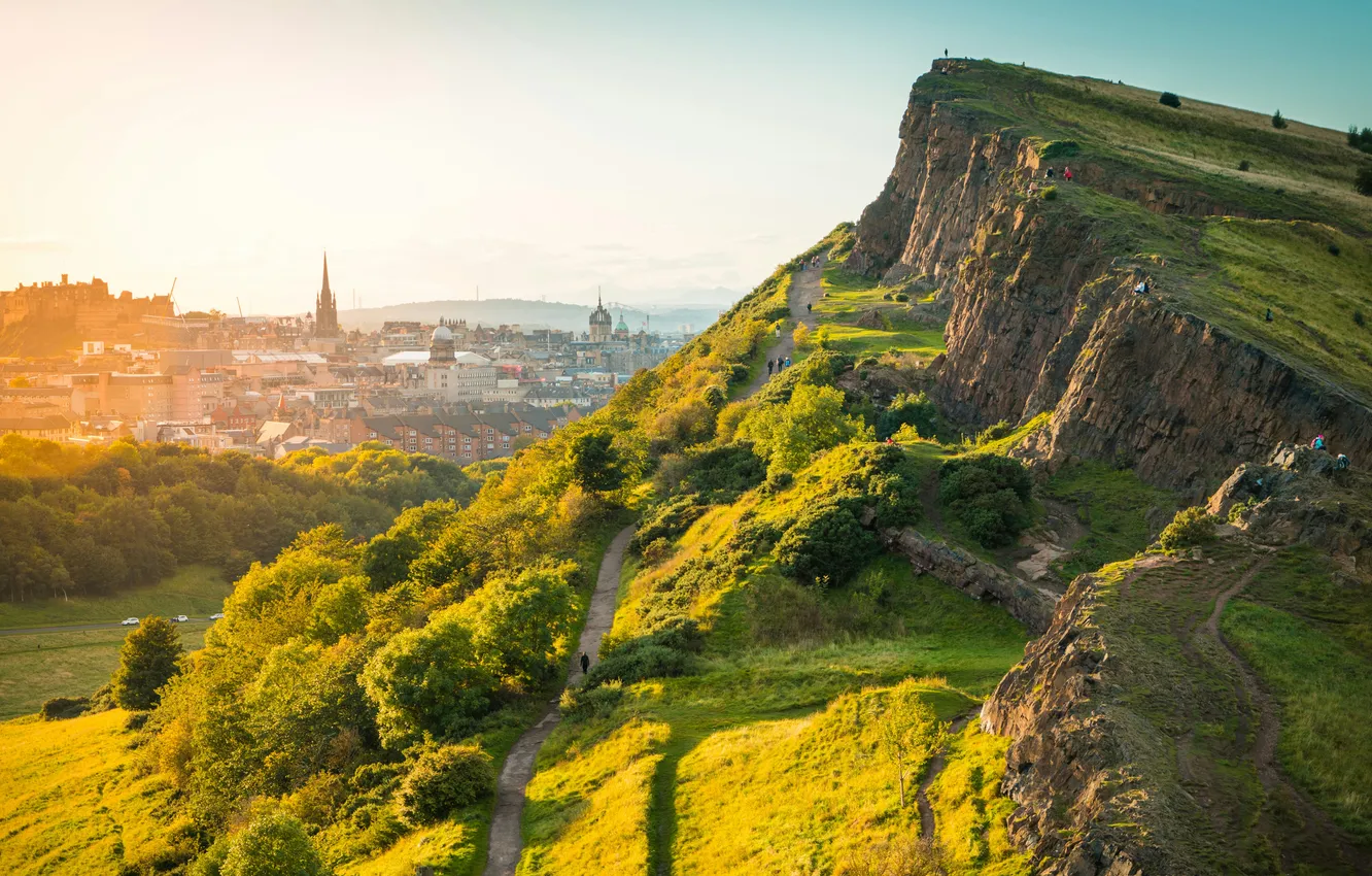 Photo wallpaper city, green, mountain, sun, Scotland, Edinburgh