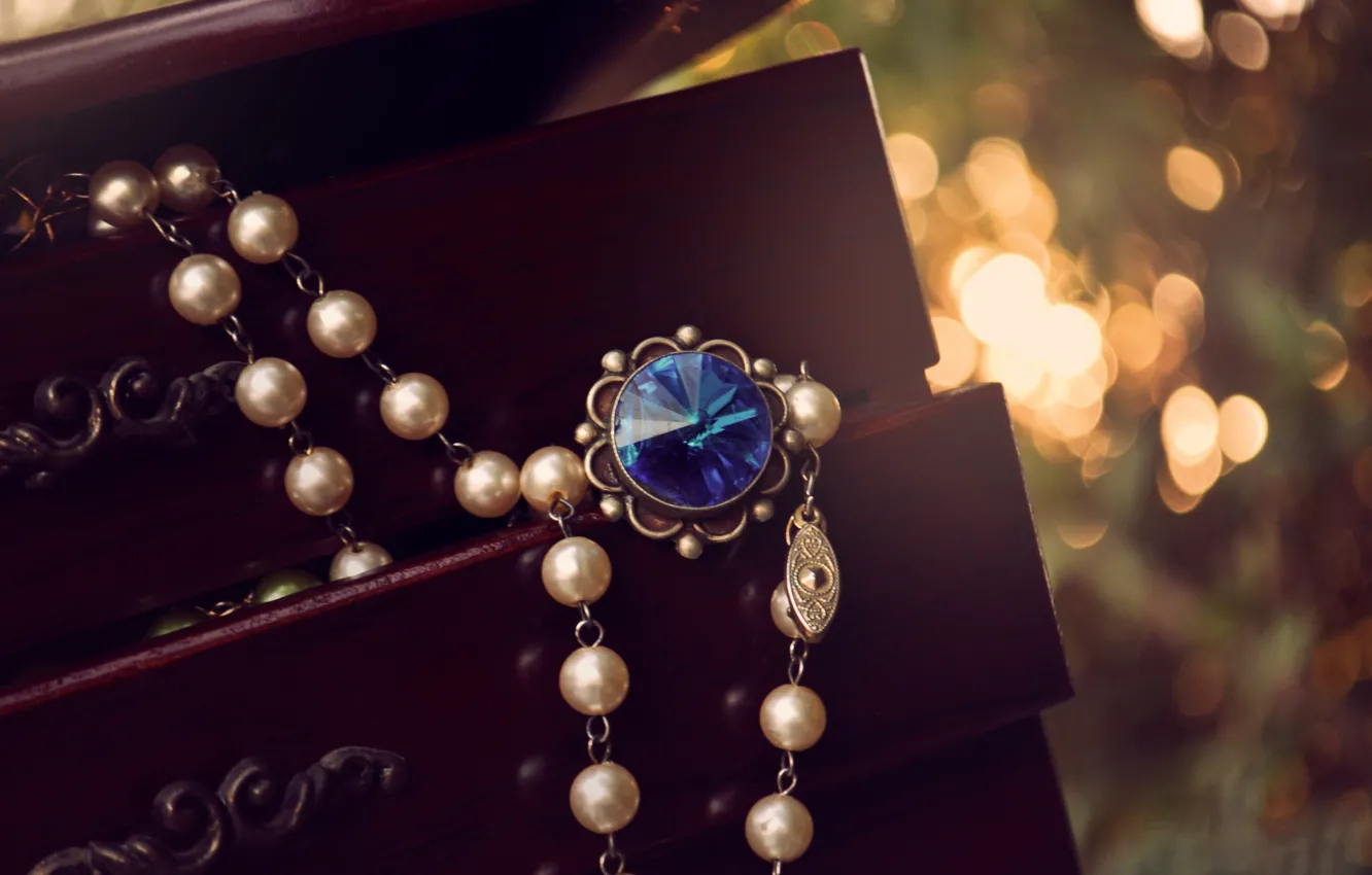 Photo wallpaper blue, stone, pendant, box, beads, suspension, bokeh