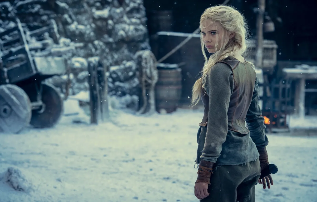 Photo wallpaper look, figure, yard, the series, The Witcher, The Witcher, CRIS, Kaer Morhen