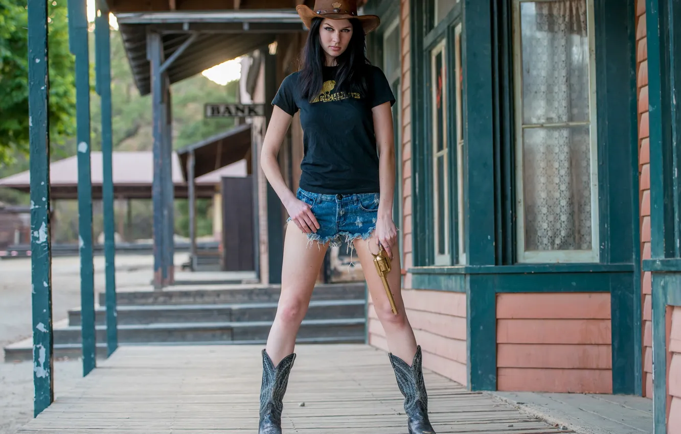 Photo wallpaper girl, the situation, revolver