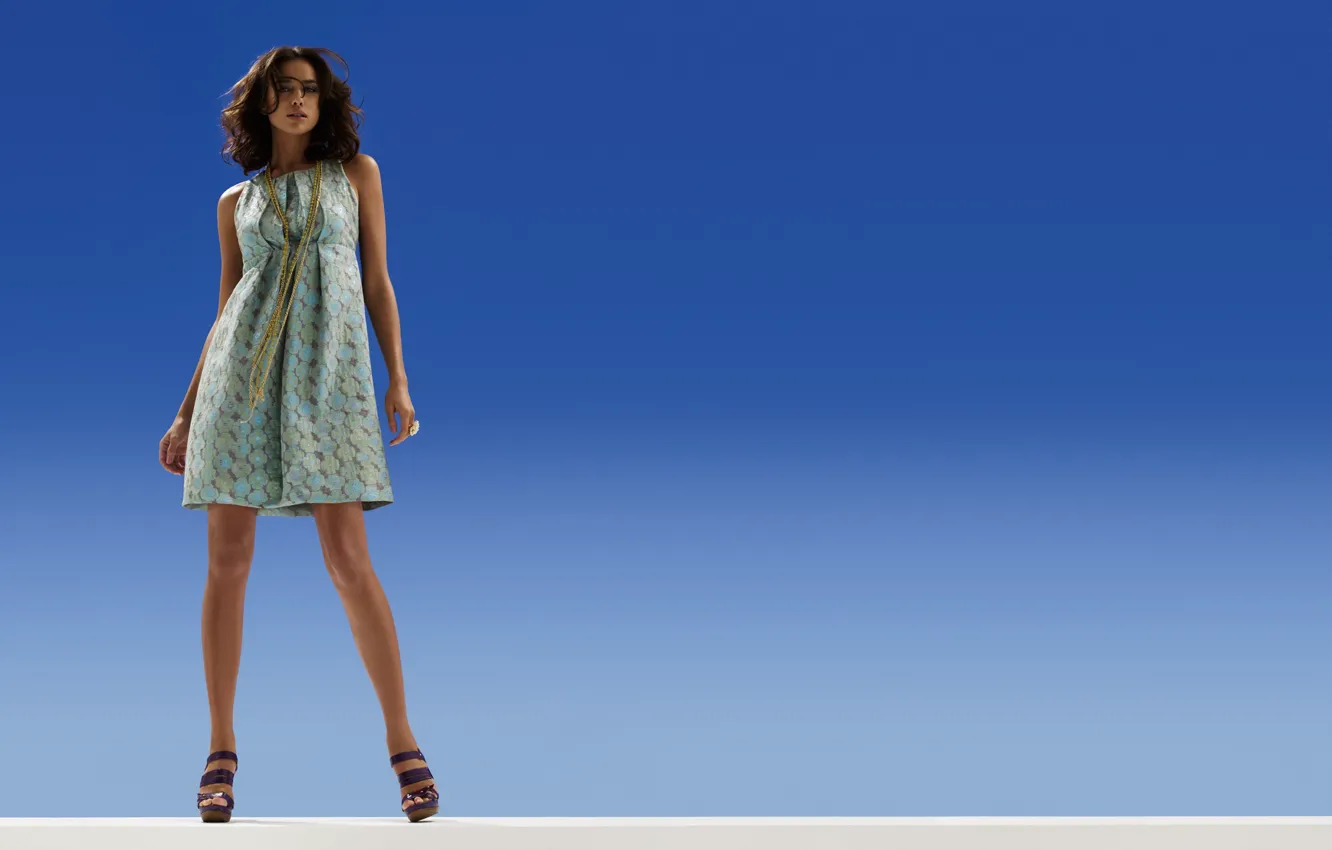 Photo wallpaper dress, shoes, beads