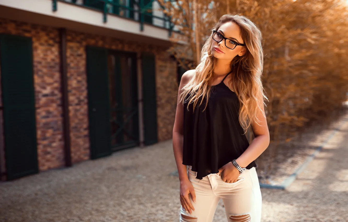 Photo wallpaper girl, yellow, view, model, posing, Laura, Shoting