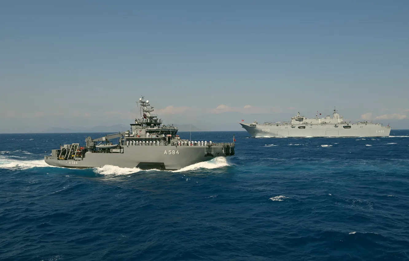 Photo wallpaper Turkish Navy, TCG Anadolu, TCG Akin, L 400, A 594