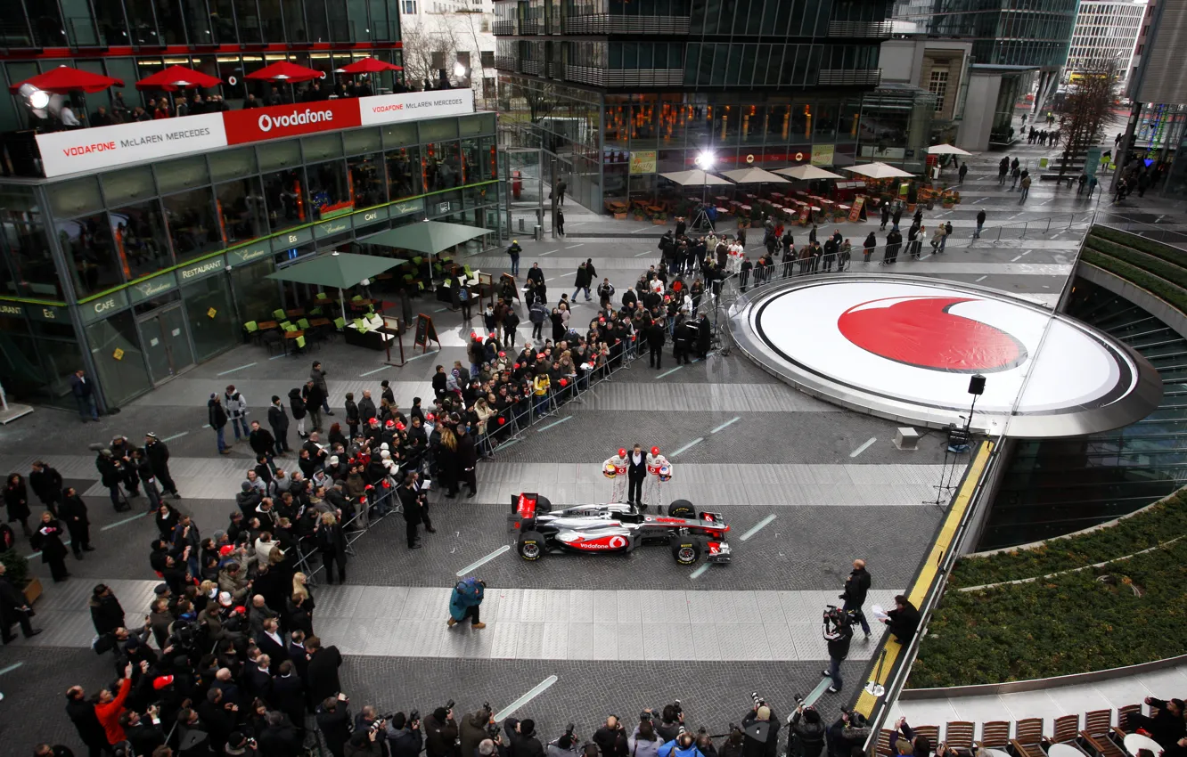 Photo wallpaper sport, formula 1, the car, Formula 1, the audience, the view from the top, two …