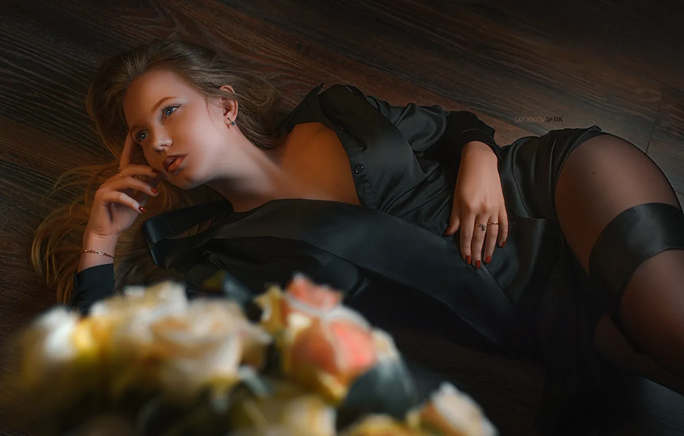 Photo wallpaper look, girl, flowers, pose, hair, lies, tights, hip