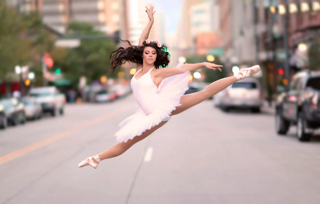 Photo wallpaper flight, jump, street, dance, ballerina, Pointe shoes