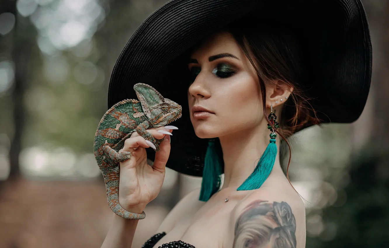 Photo wallpaper look, girl, pose, chameleon, hat, makeup, Mila Agafonova