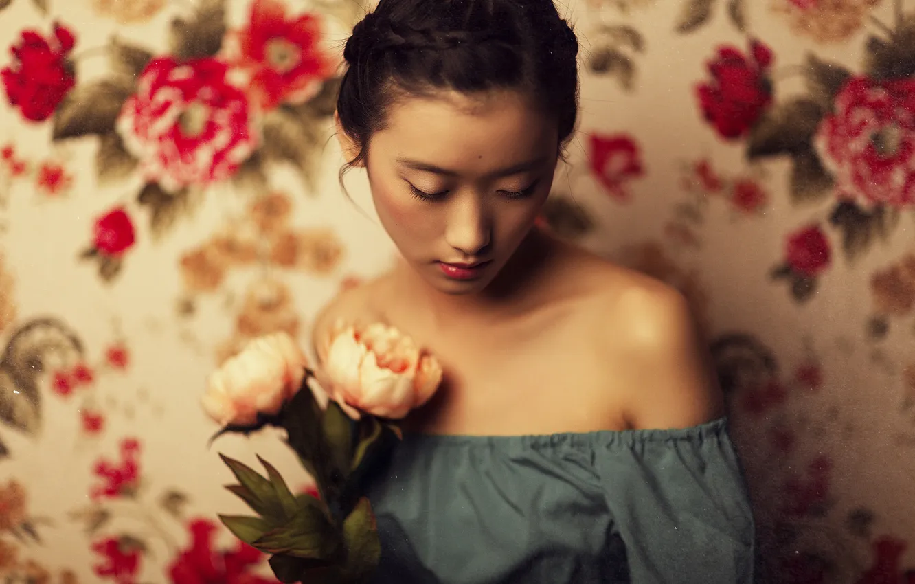 Photo wallpaper girl, flowers, face, background, mood