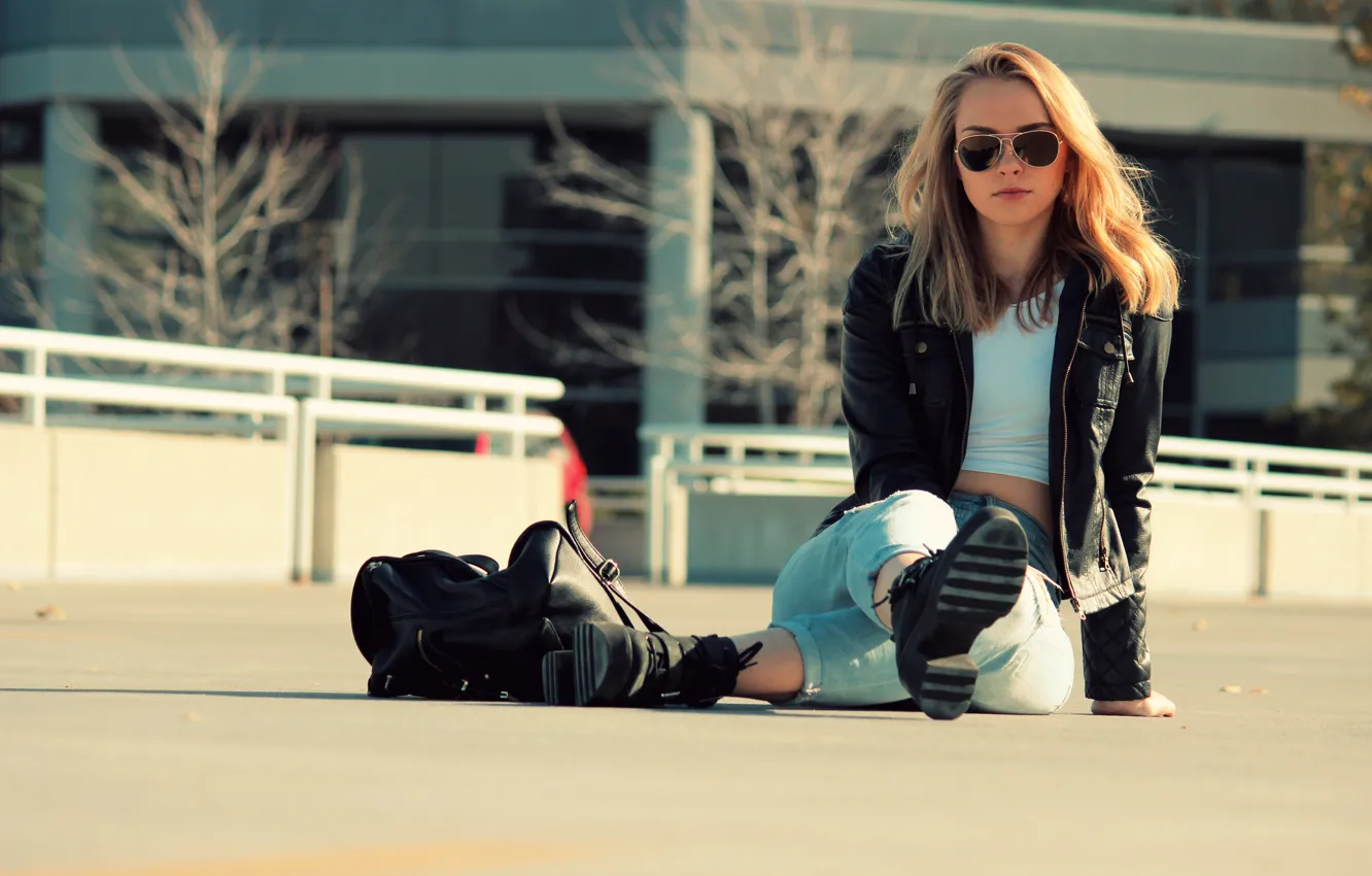 Photo wallpaper girl, face, jeans, glasses, jacket, bag, sitting