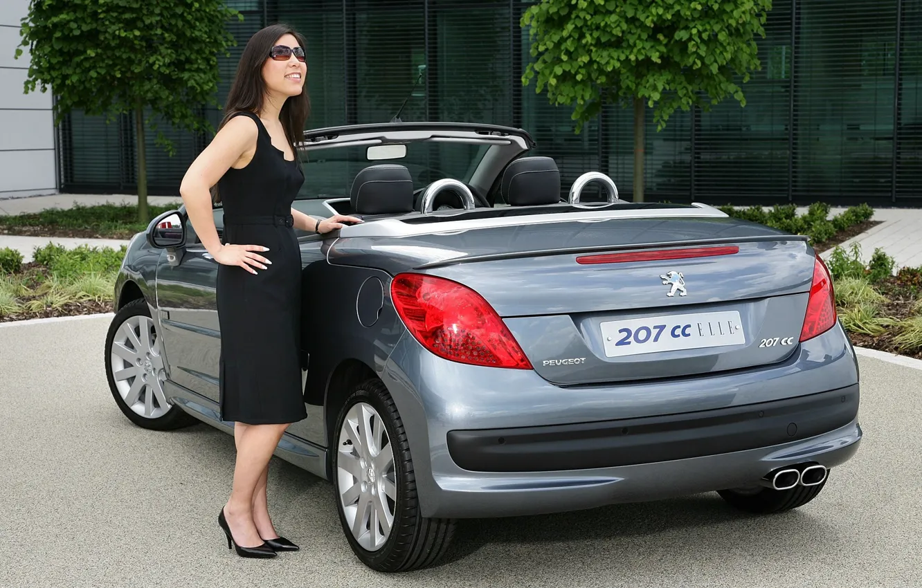 Photo wallpaper auto, look, girl, smile, Girls, glasses, convertible, Peugeot 207