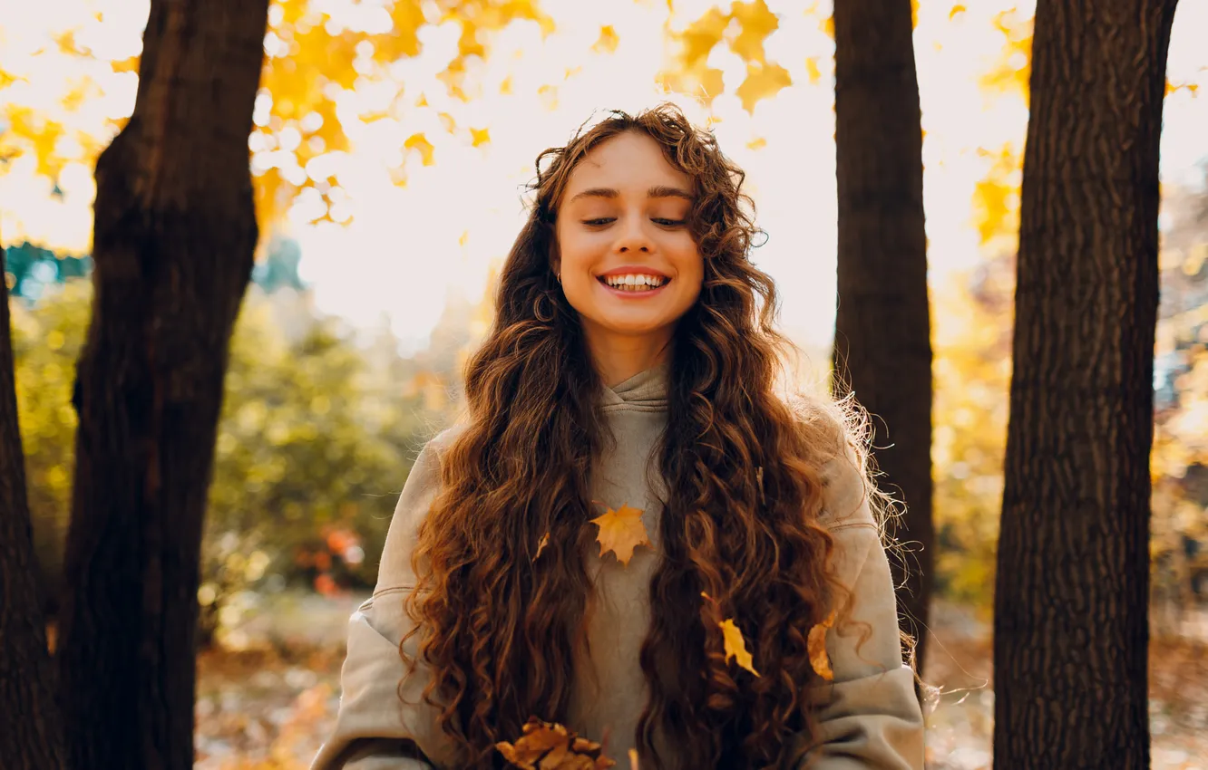 Photo wallpaper autumn, look, girl, light, joy, nature, pose, smile