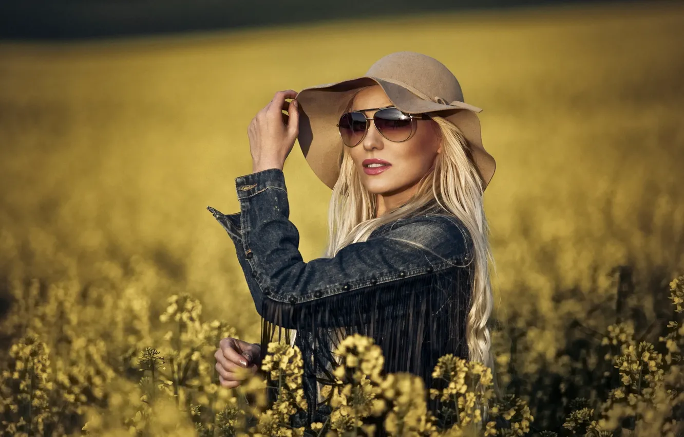 Photo wallpaper field, style, model, hat, glasses, dzhinsovka, rape