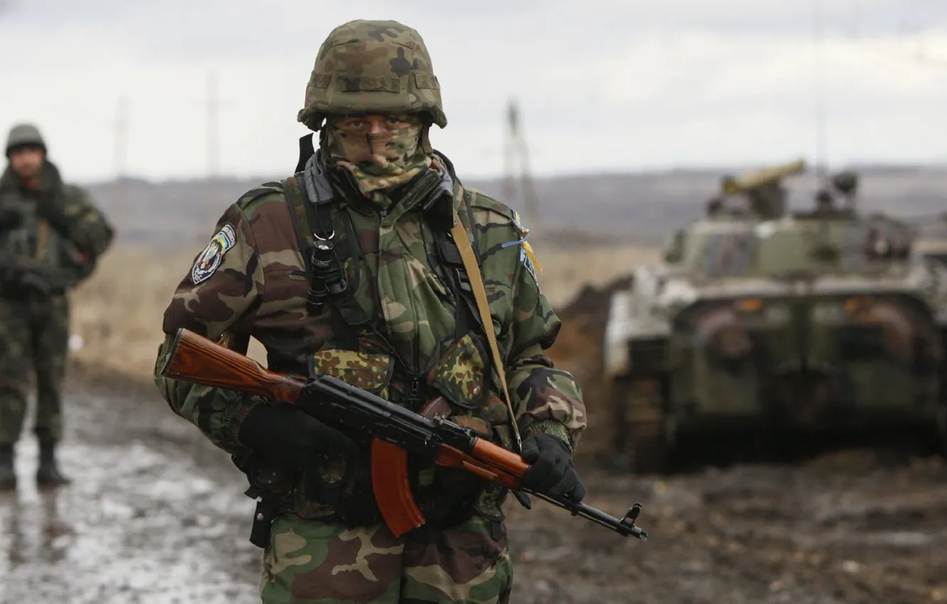 Photo wallpaper gun, soldier, weapon, eyes, man, army, rifle, tank