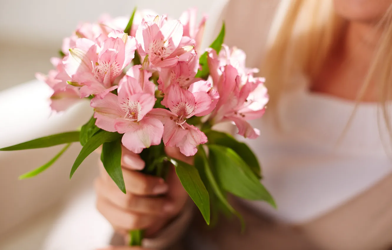 Photo wallpaper girl, flowers, bouquet, pink, Alstroemeria