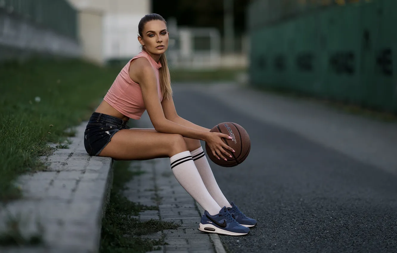 Photo wallpaper shorts, the ball, legs, athlete, Lucy, Komsomolskaya Pravda, Robert Chrenka