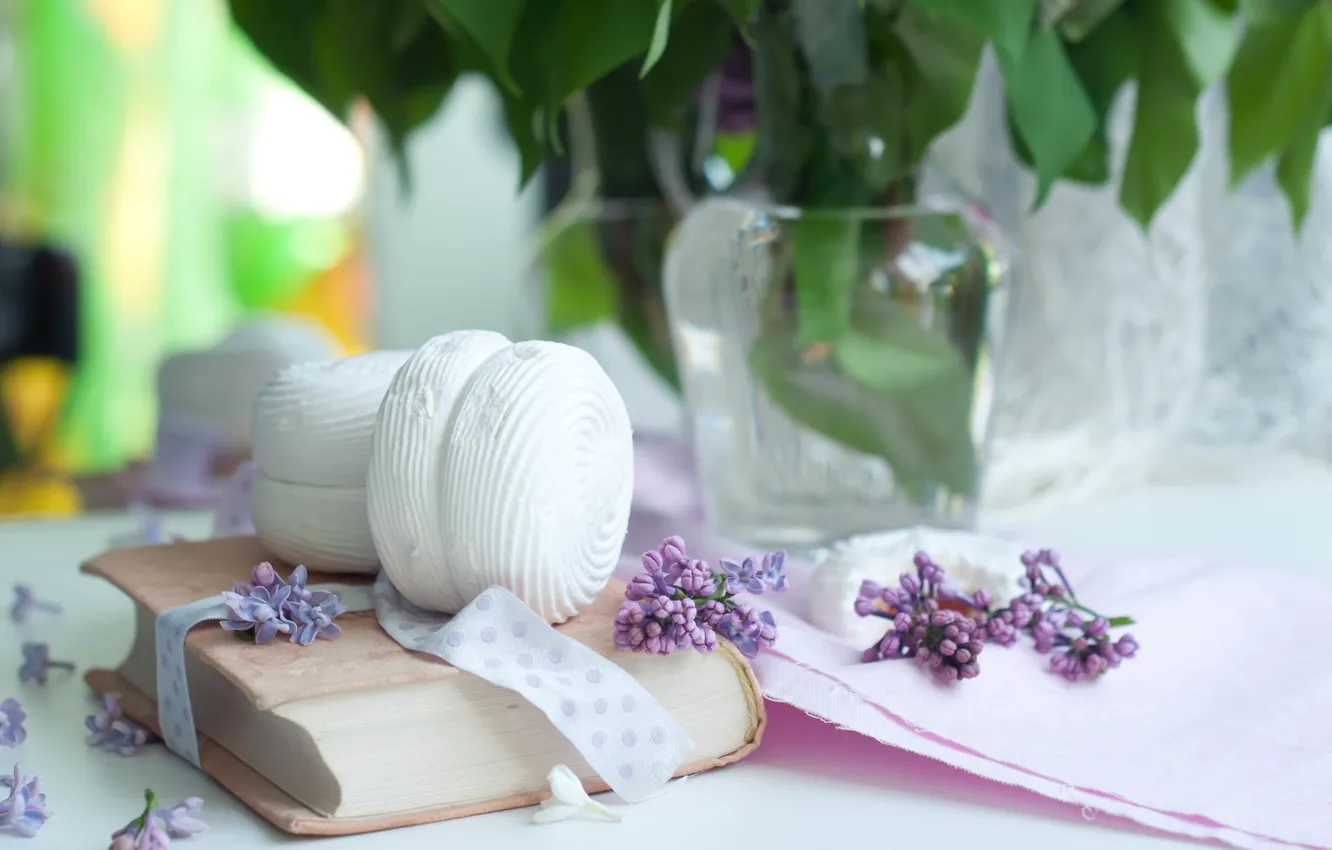 Photo wallpaper book, lilac, marshmallows