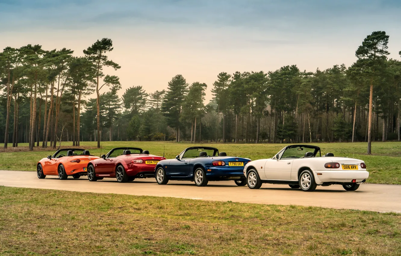 Photo wallpaper Mazda, MX-5, in a row, roadsters, four generations (NA-NB-NC-ND)