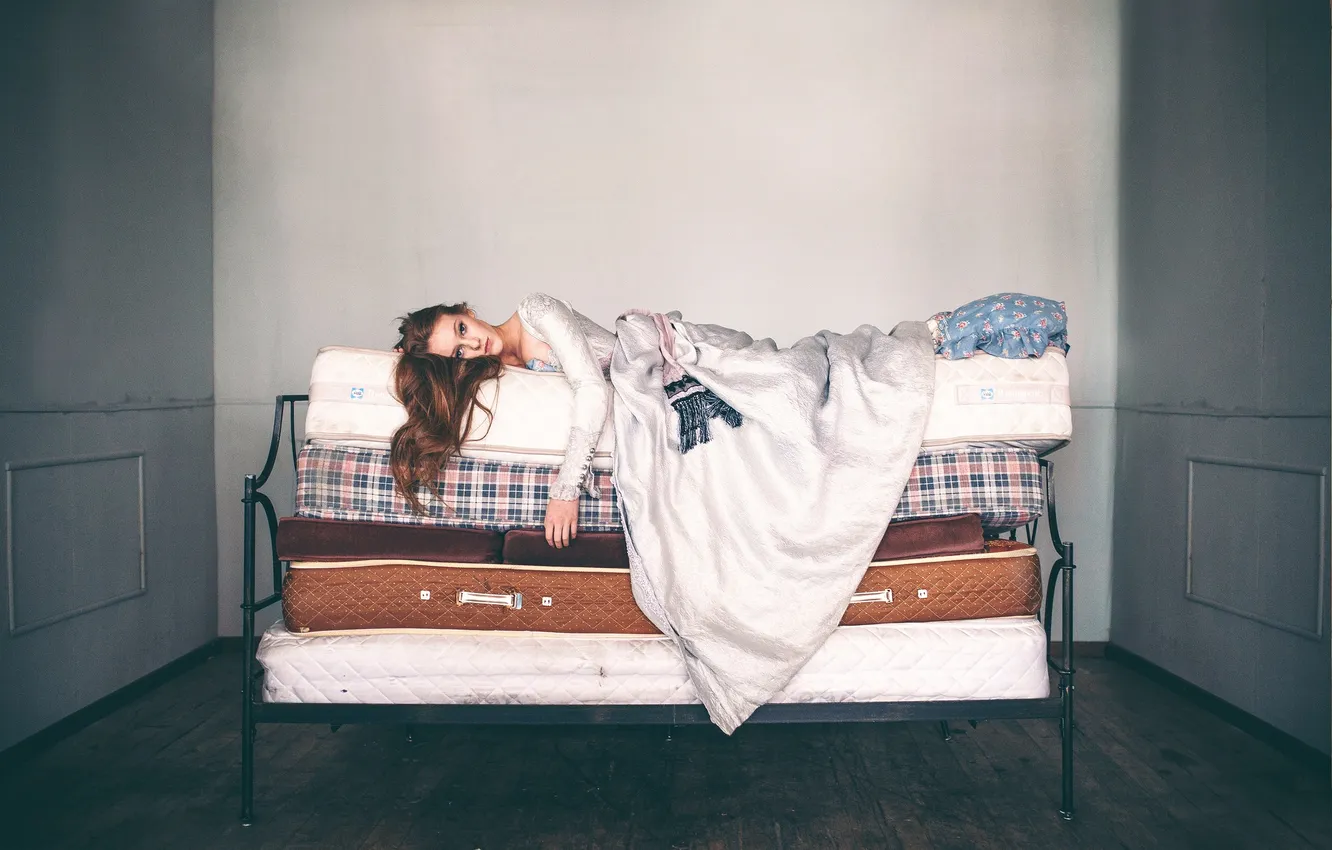 Photo wallpaper girl, bed, suitcase, Alexandra Cameron, Pea, Ella Mcneil