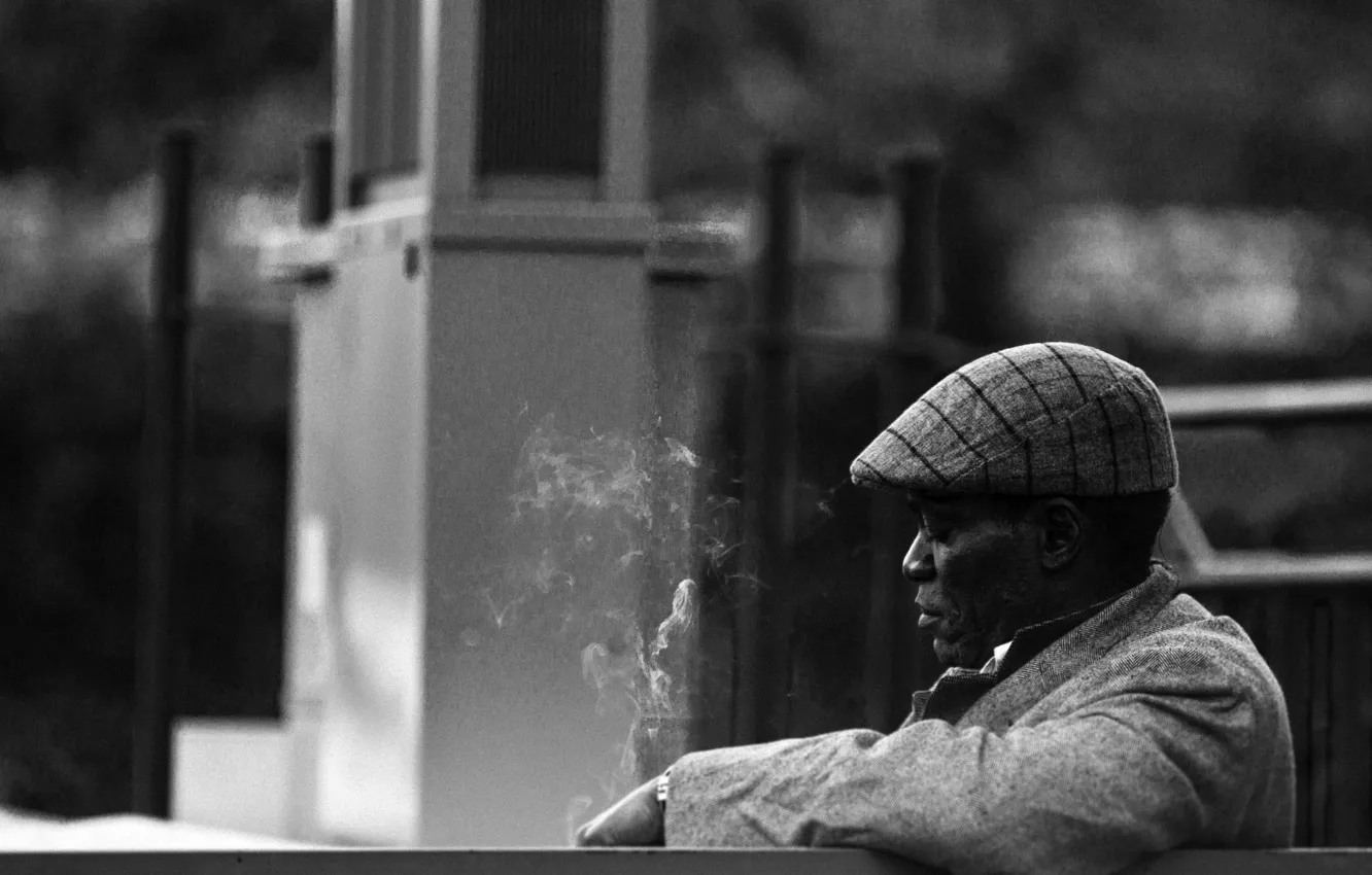Photo wallpaper smoking, hat, cityscape, older man