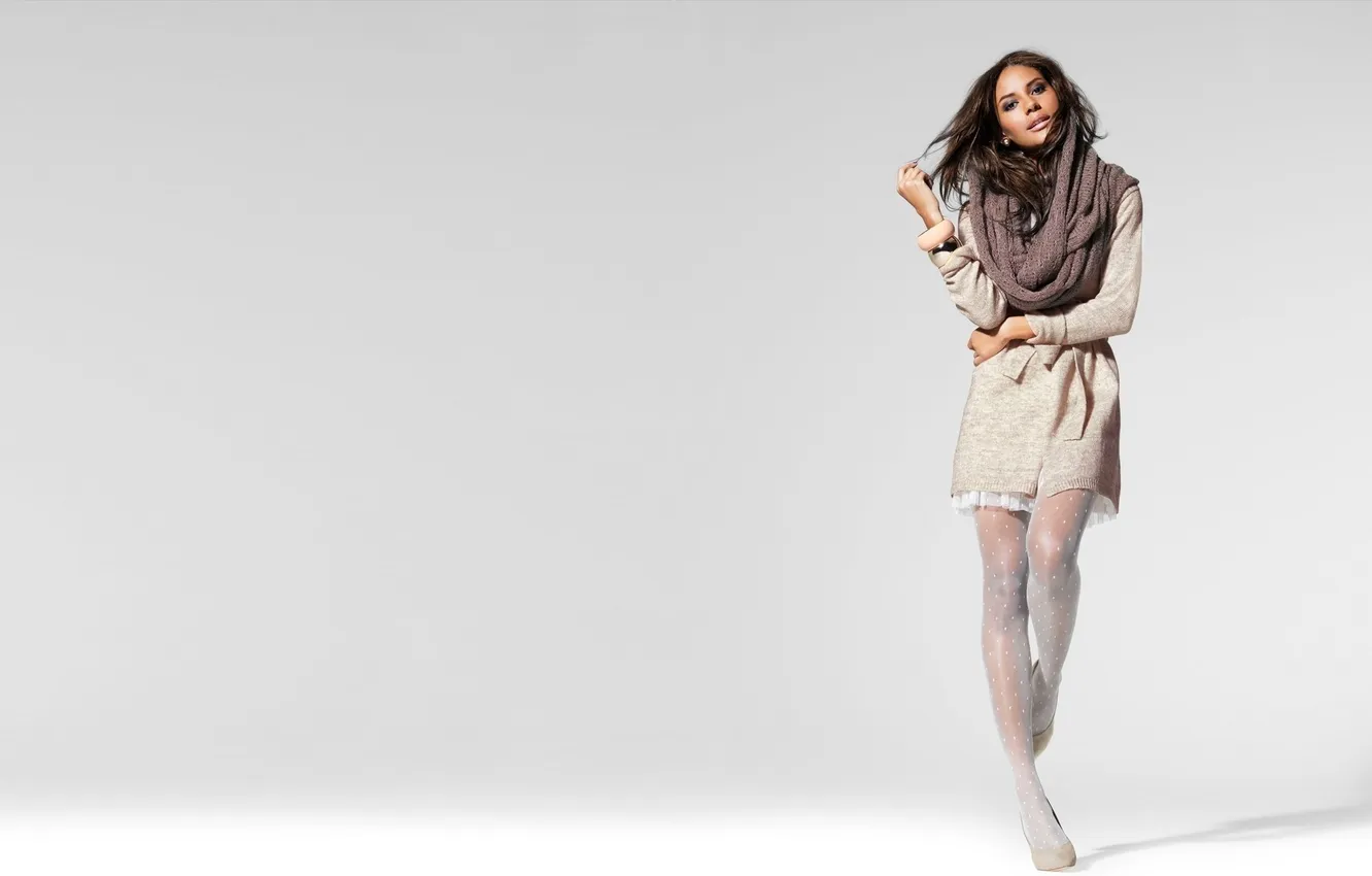 Photo wallpaper brunette, light background, Emanuela de Paula