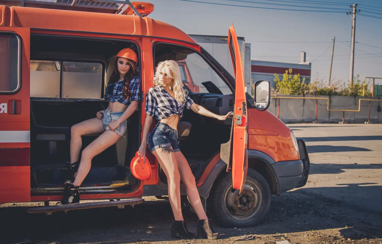 Photo wallpaper car, model, women, brunette, blonde, vehicle, pearls, van