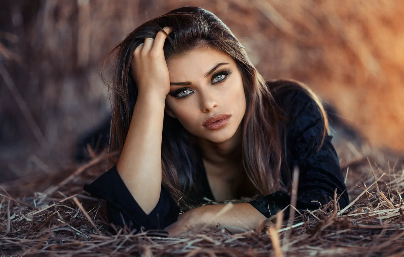 Photo wallpaper look, girl, face, hands, makeup, Alessandro Di Cicco, Lina Valente