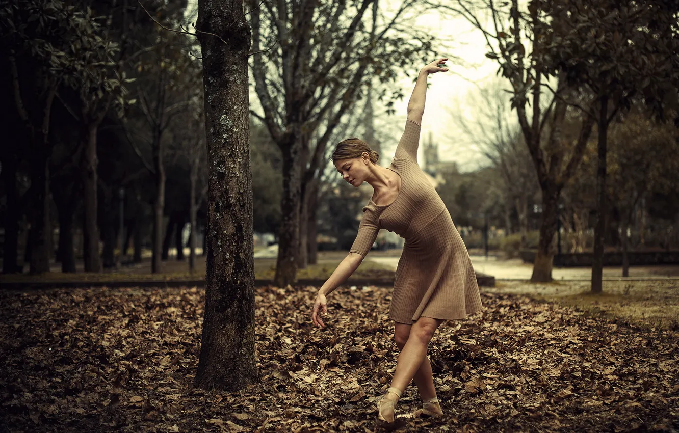 Photo wallpaper autumn, girl, dance