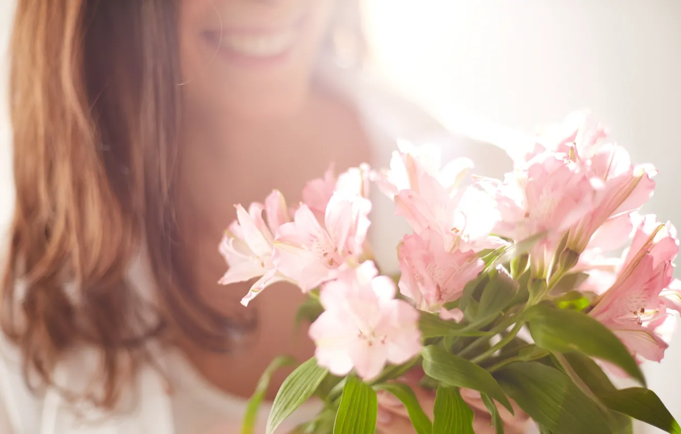 Photo wallpaper leaves, girl, light, joy, flowers, smile, mood, bouquet