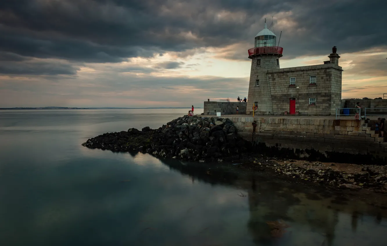 Photo wallpaper sea, people, shore, lighthouse