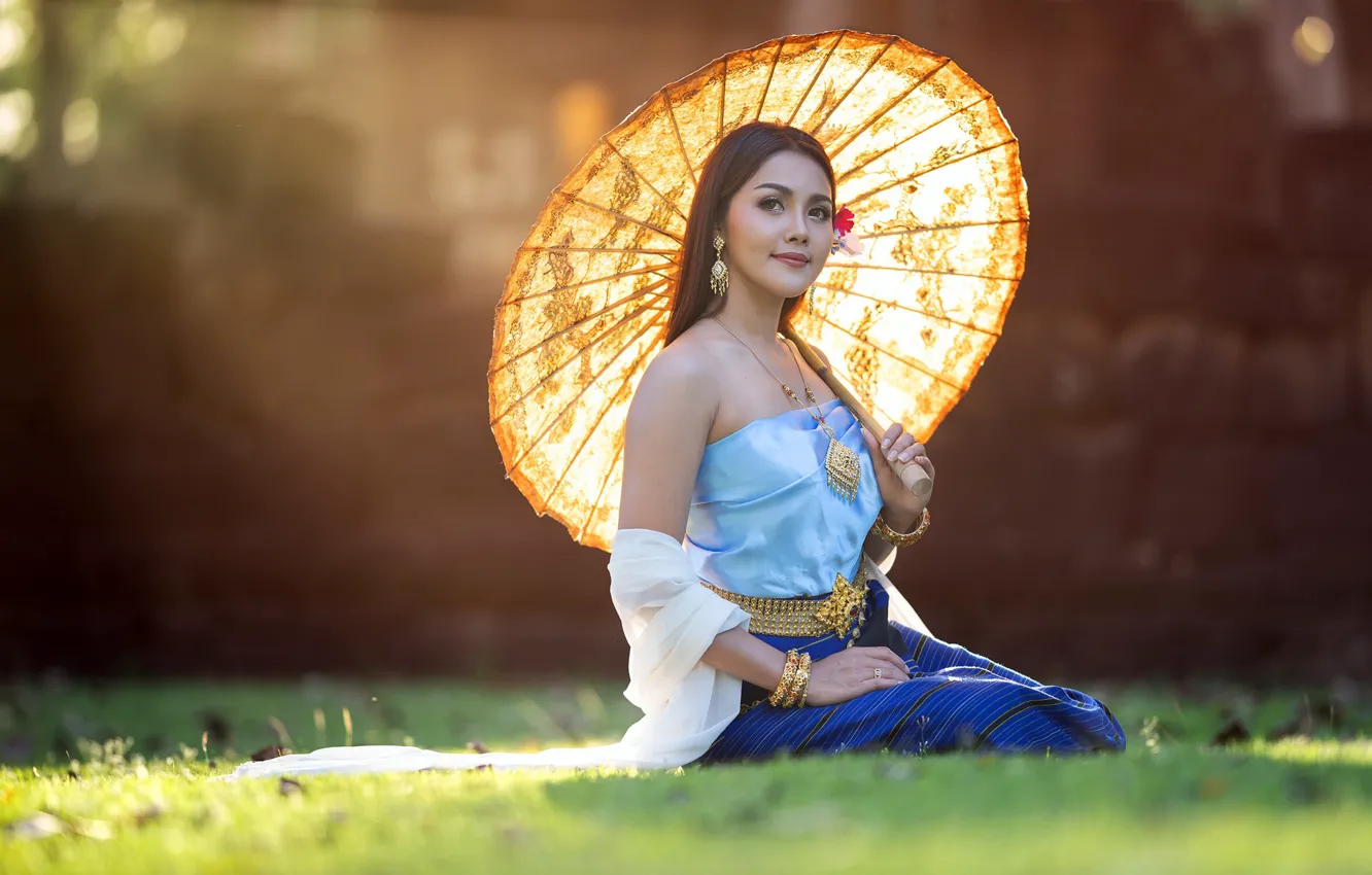 Photo wallpaper look, girl, the sun, rays, light, decoration, face, pose