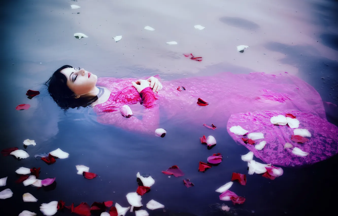 Photo wallpaper water, girl, petals