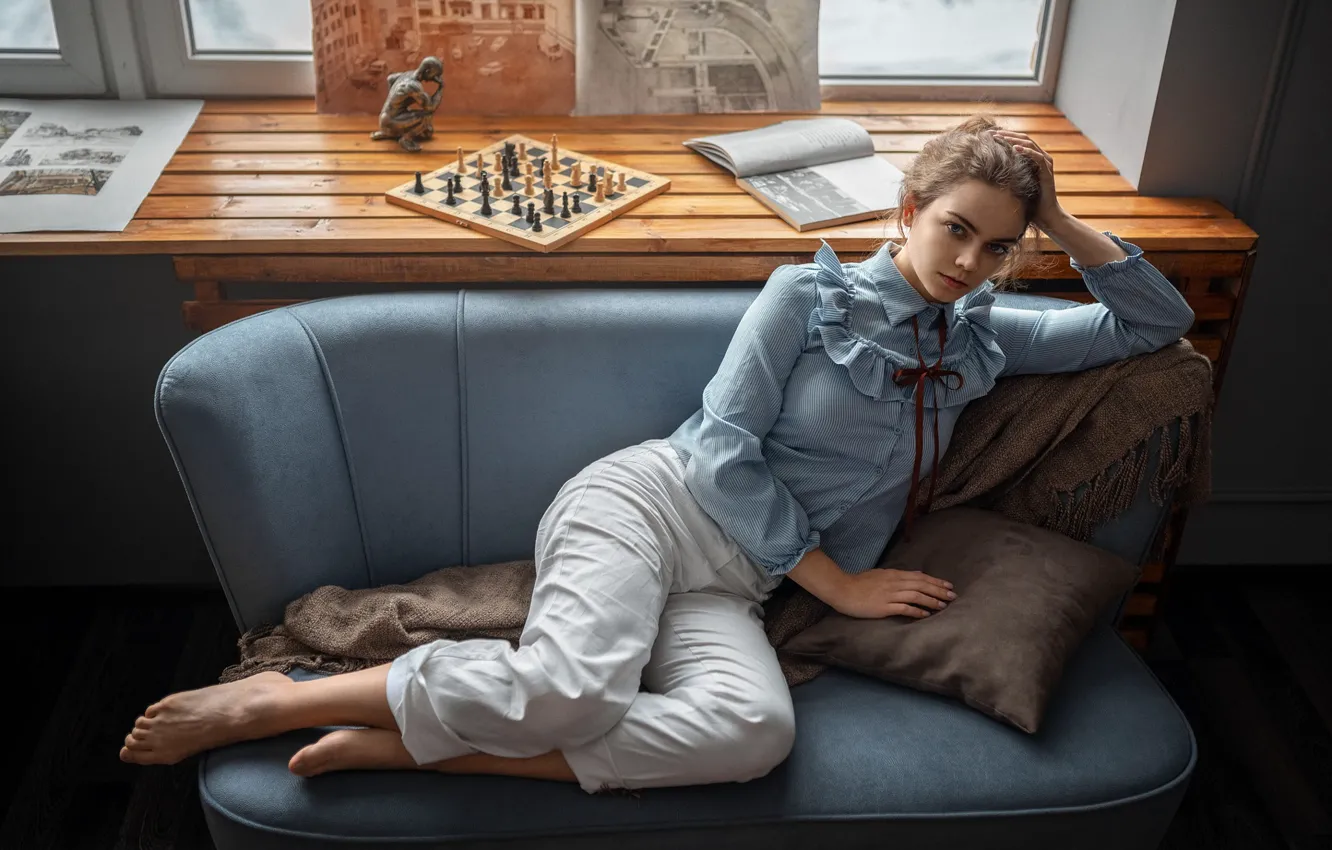 Photo wallpaper look, girl, pose, model, portrait, pillow, makeup, chess
