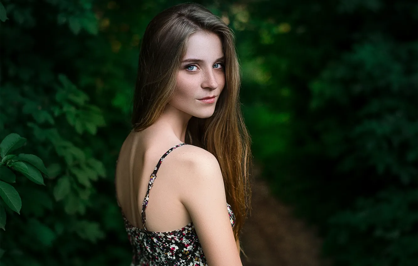 Photo wallpaper girl, face, smile, green, sweetheart, dress, freckles, beautiful