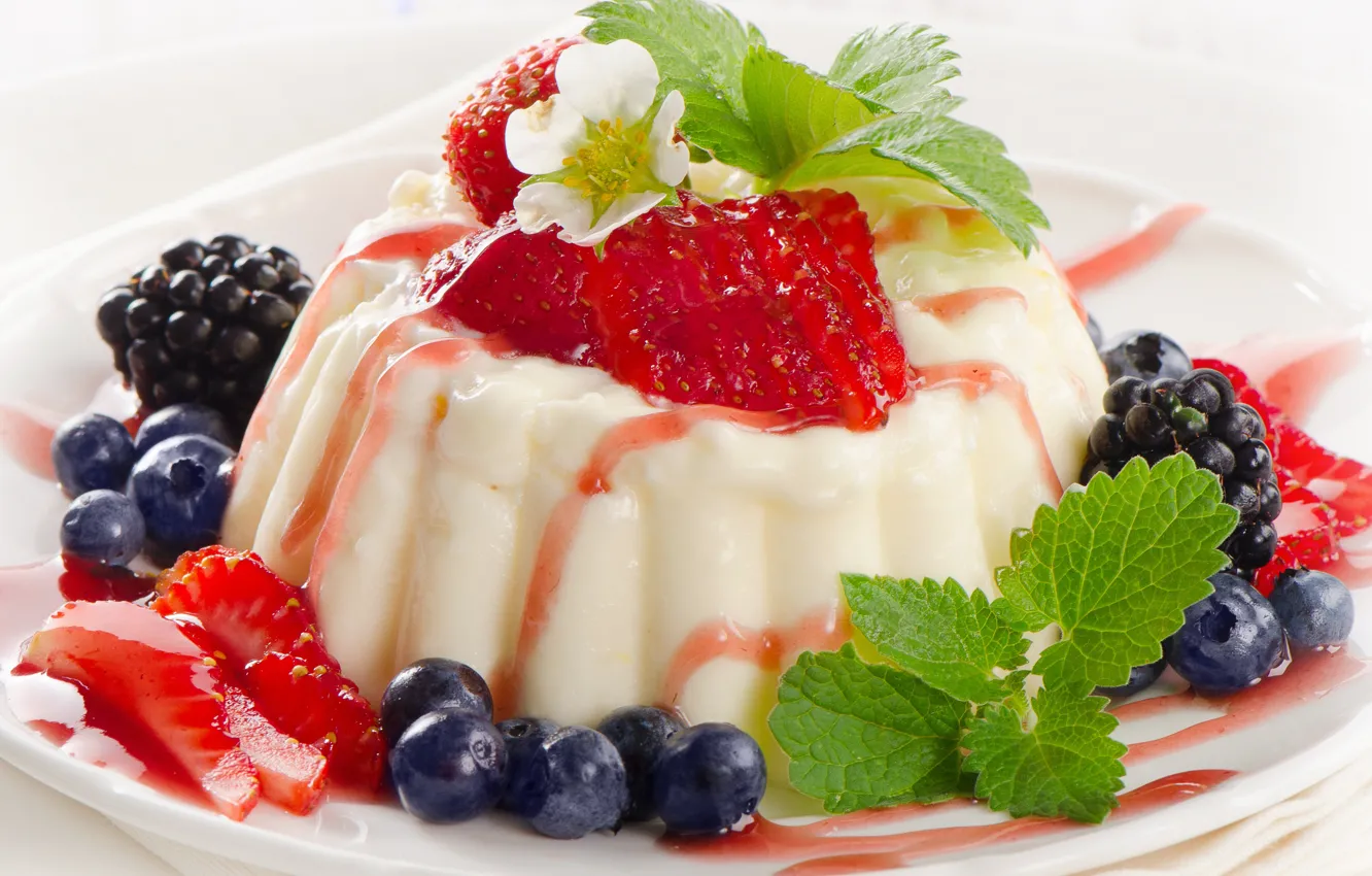 Photo wallpaper berries, blueberries, strawberry, dessert, syrup, Panna cotta