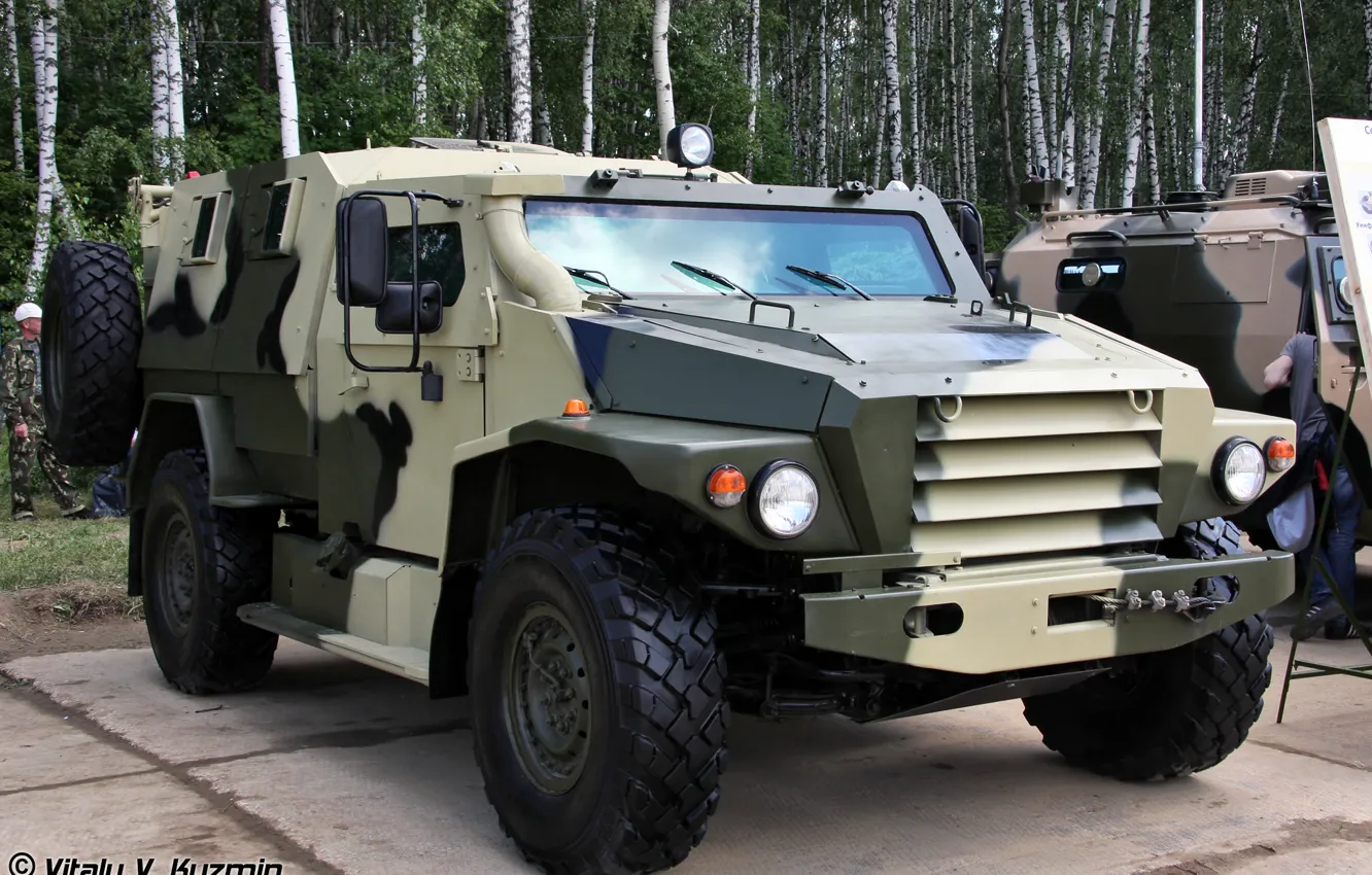 Photo wallpaper wolf, exhibition, armored car