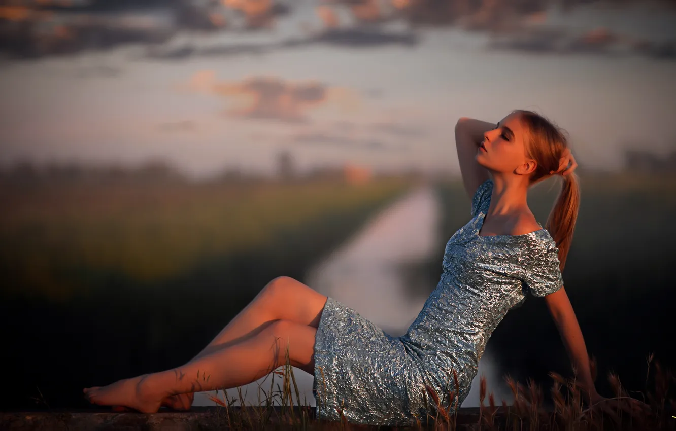 Photo wallpaper girl, light, the evening