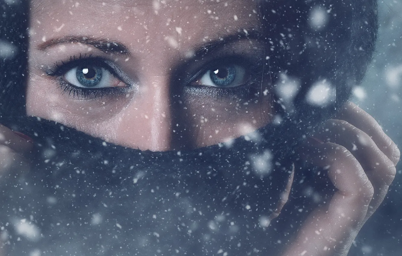 Photo wallpaper eyes, look, snow, face, hands, scarf