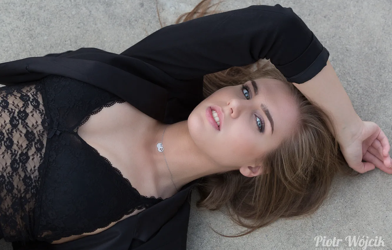 Photo wallpaper look, girl, pose, model, portrait, hands, makeup, hairstyle