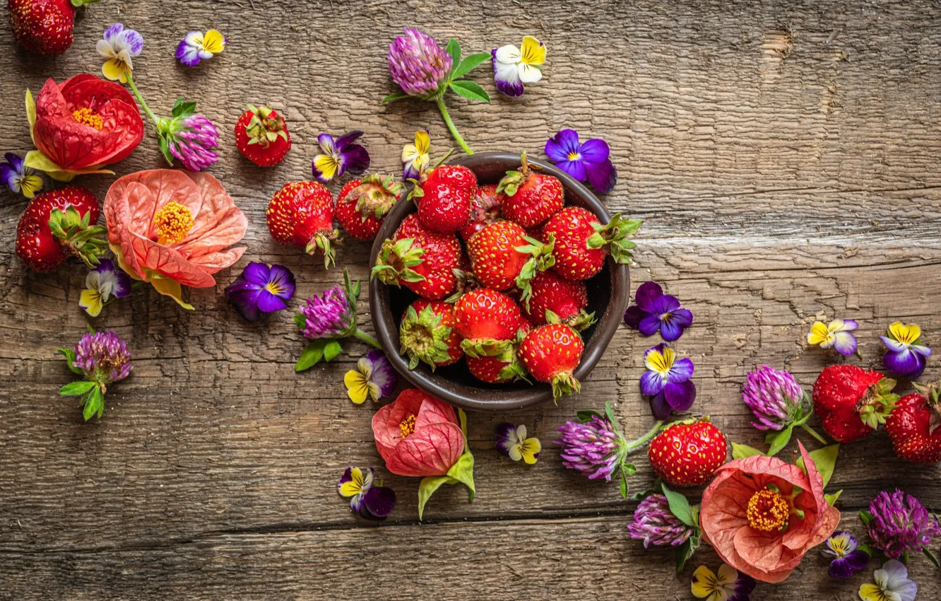 Photo wallpaper flowers, strawberry, clover, violet