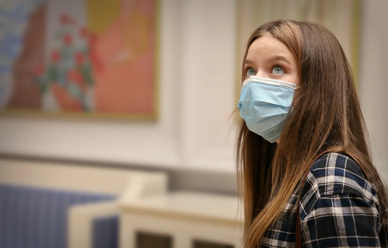 Photo wallpaper girl, green eyes, eyes, look, pandemic, museum, covid