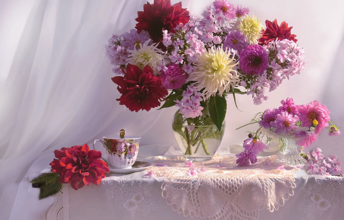 Photo wallpaper flowers, table, Cup, vase, curtain, napkin, vase, kosmeya